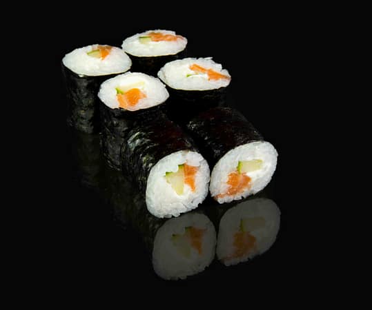 121 Maki mit Gurken, Käse und Lachs